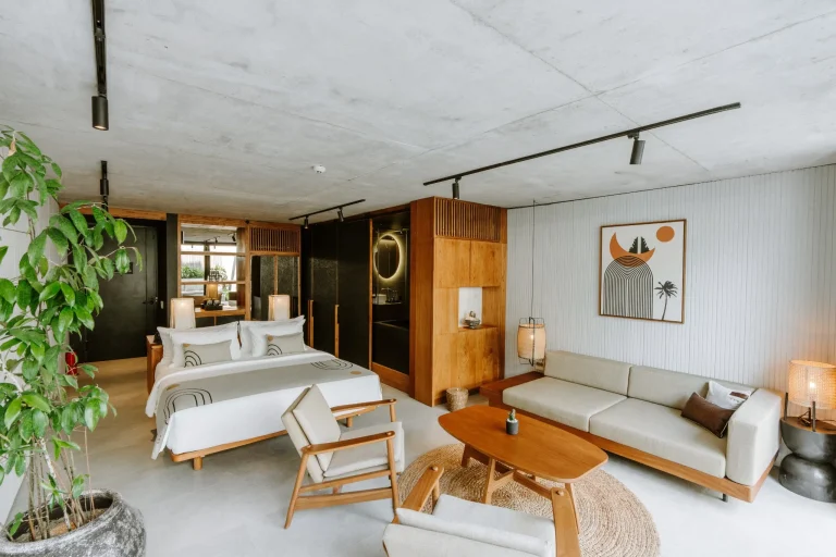 Premier Pool Suite Room